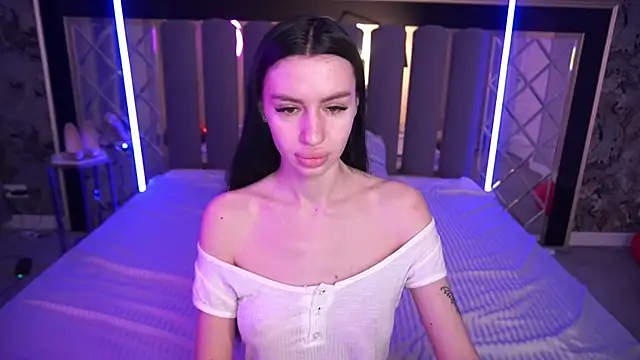 Snow WhiteeeX online show from 9, 3, 2026