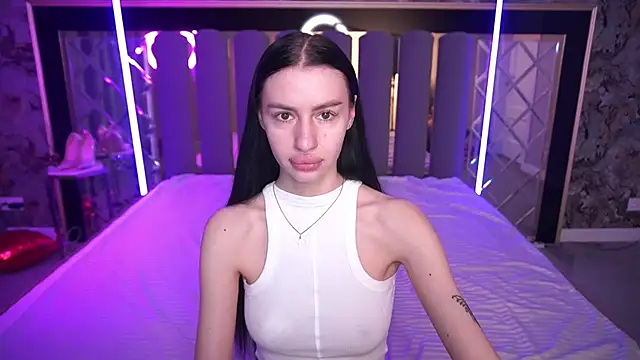 Snow WhiteeeX online show from 6, 4, 2026