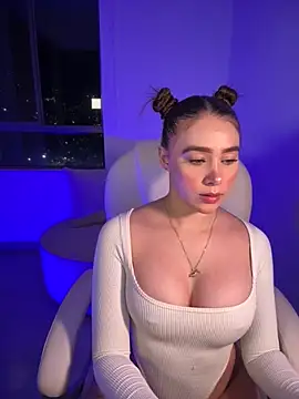 Snapshot of Lanataylor- chatting on 4, 10, 2025 Lanataylor- online show from 4, 10, 2025