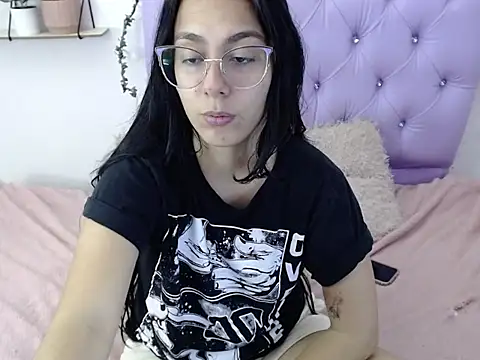 Freyja 01 online show from 7, 10, 2025