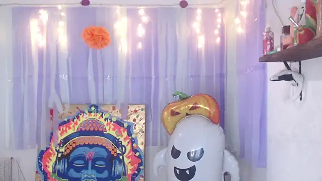 Carlacutte online show from 11, 11, 2025