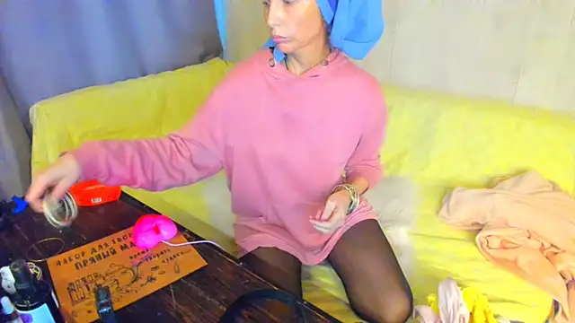 Snapshot of Elizabe_th chatting on 15, 5, 2026 Elizabe th online show from 15, 5, 2026