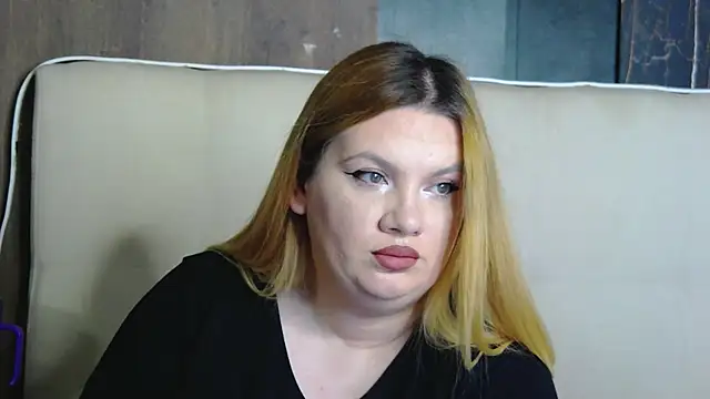 MelanieBrownn online show from 19, 12, 2025