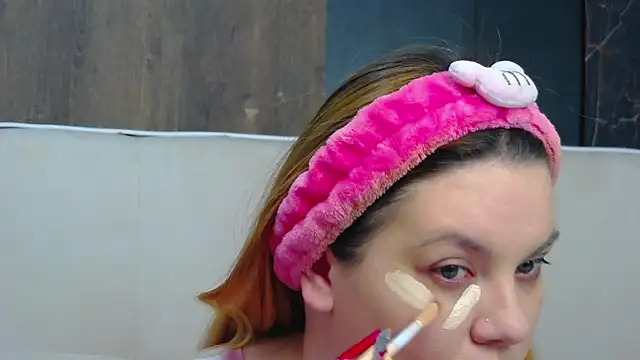 MelanieBrownn online show from 17, 12, 2025