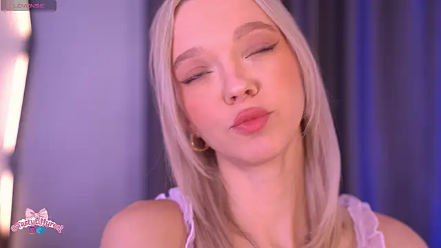 Snapshot of _AlinaBailey chatting on 26, 4, 2026 AlinaBailey online show from 26, 4, 2026