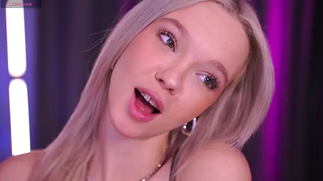  AlinaBailey online show from 8, 4, 2026