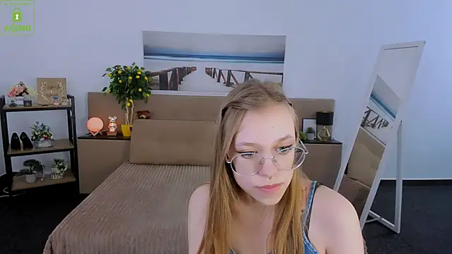 LayriantaVee online show from 6, 3, 2025