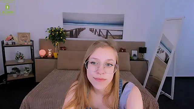 LayriantaVee online show from 5, 3, 2025