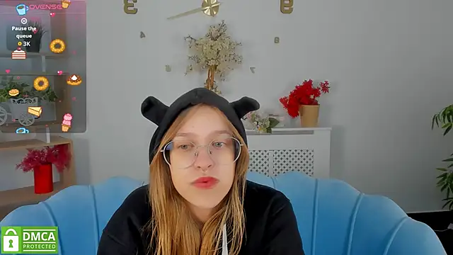 Snapshot of LayriantaVee chatting on 10, 10, 2025 LayriantaVee online show from 10, 10, 2025