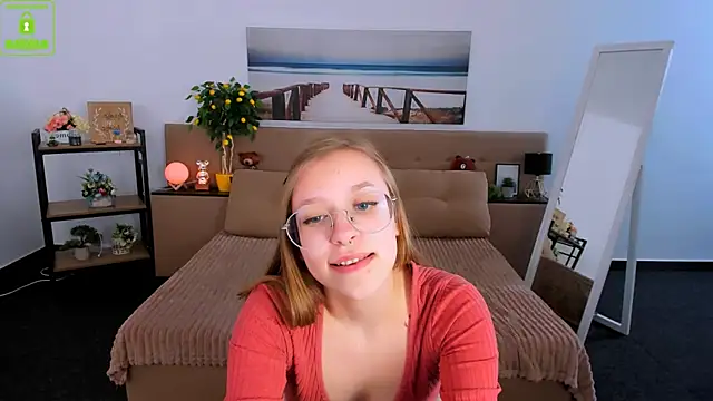 LayriantaVee online show from 1, 3, 2025