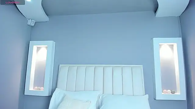 Snapshot of HannaPaola chatting on 8, 11, 2025 HannaPaola online show from 8, 11, 2025