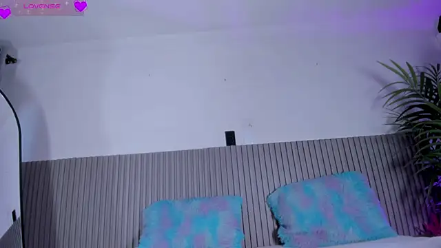 valentina lux online show from 7, 4, 2026