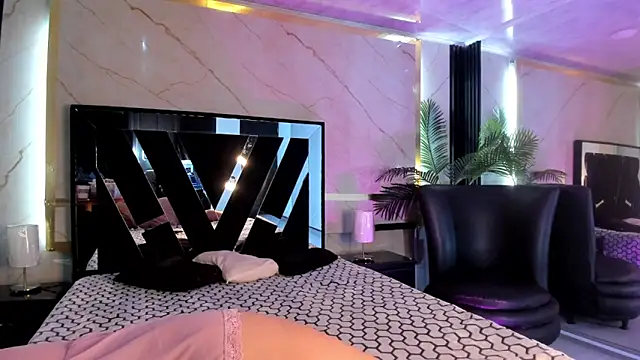 Eli Sanders online show from 4, 12, 2025