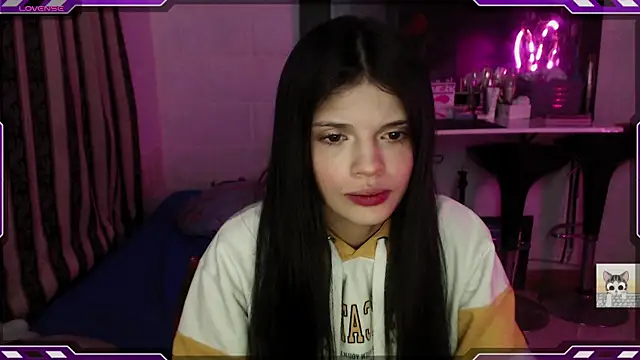 Snapshot of Sarahgin chatting on 28, 1, 2025 Sarahgin online show from 28, 1, 2025