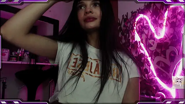 Snapshot of Sarahgin chatting on 5, 2, 2025 Sarahgin online show from 5, 2, 2025