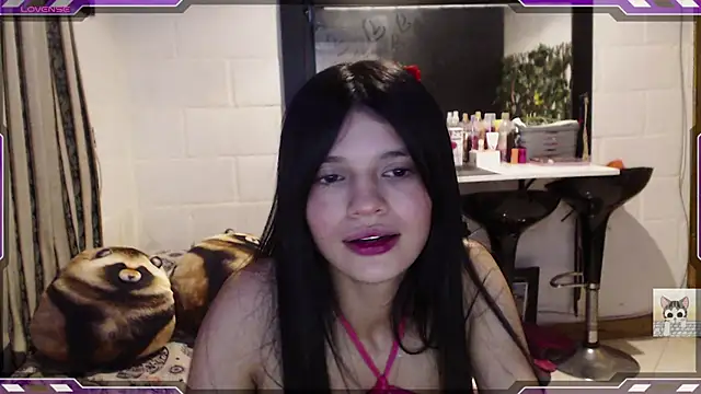 Snapshot of Sarahgin chatting on 12, 1, 2025 Sarahgin online show from 12, 1, 2025
