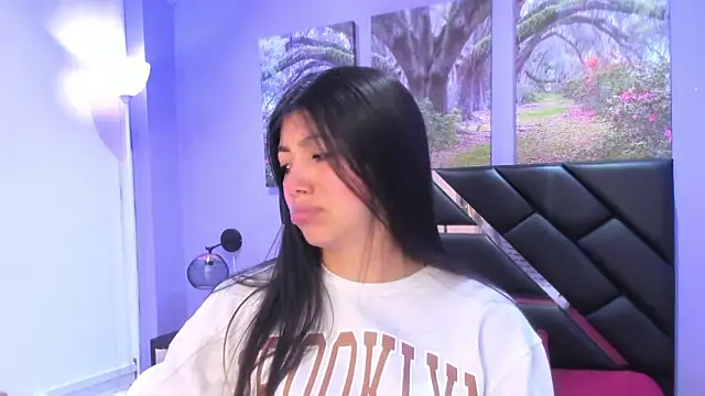 KimberlyVillaLobos online show from 24, 11, 2025