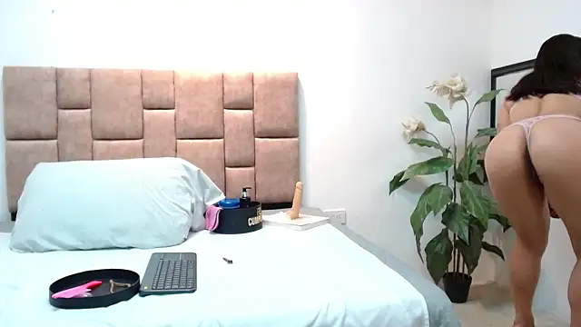 JulieeHabubu online show from 10, 4, 2026