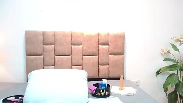 JulieeHabubu online show from 15, 4, 2026