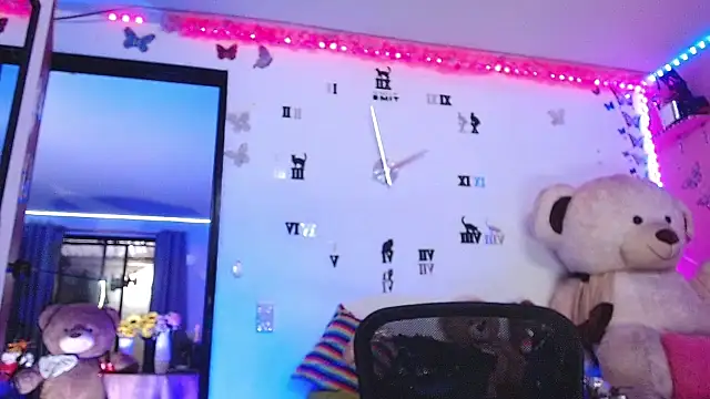 Snapshot of goddess_BigassCock chatting on 18, 6, 2026 goddess BigassCock online show from 18, 6, 2026