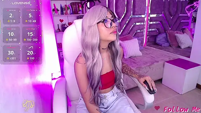 AliceWalker 11 online show from 13, 10, 2025