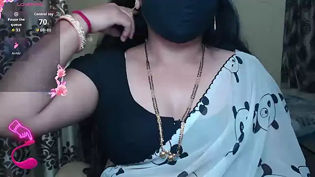 Snapshot of Queen_sakshi chatting on 28, 11, 2025 Queen sakshi online show from 28, 11, 2025