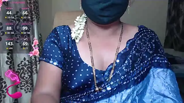 Snapshot of Queen_sakshi chatting on 23, 11, 2025 Queen sakshi online show from 23, 11, 2025