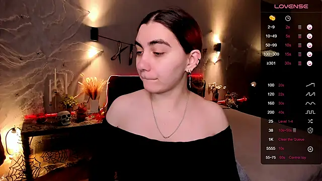 Snapshot of hannacheekss_ chatting on 27, 10, 2025 hannacheekss online show from 27, 10, 2025