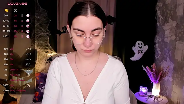 Snapshot of hannacheekss_ chatting on 3, 11, 2025 hannacheekss online show from 3, 11, 2025