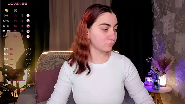 Snapshot of hannacheekss_ chatting on 14, 10, 2025 hannacheekss online show from 14, 10, 2025