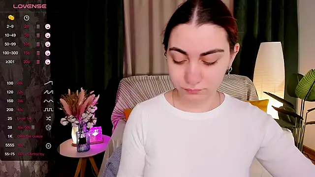 hannacheekss  online show from 10, 4, 2026