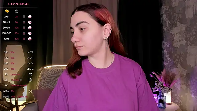 Snapshot of hannacheekss_ chatting on 15, 10, 2025 hannacheekss online show from 15, 10, 2025