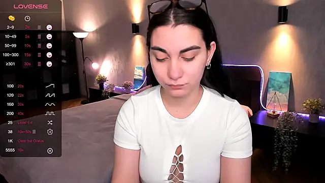 hannacheekss  online show from 5, 2, 2025
