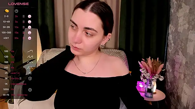 hannacheekss  online show from 11, 4, 2026