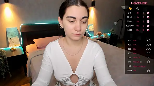 hannacheekss  online show from 7, 2, 2025