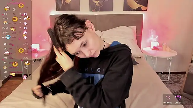 Emily Strikeee online show from 16, 10, 2025