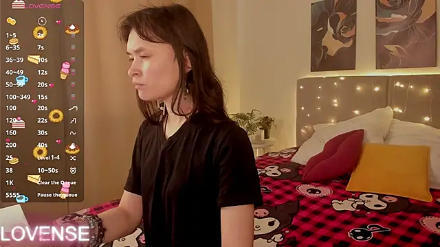 Emily Strikeee online show from 20, 4, 2026