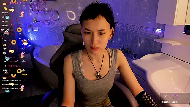 Emily Strikeee online show from 13, 10, 2025