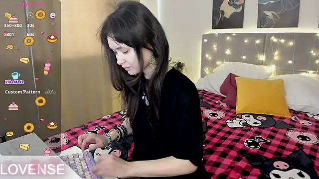 Emily Strikeee online show from 5, 4, 2026