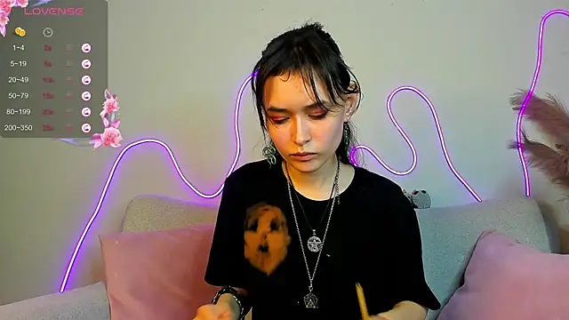 Emily Strikeee online show from 11, 2, 2025
