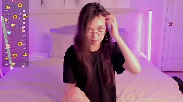 Emily Strikeee online show from 30, 11, 2025