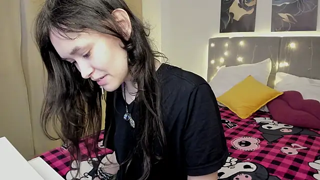 Snapshot of Emily_Strikeee chatting on 7, 5, 2026 Emily Strikeee online show from 7, 5, 2026