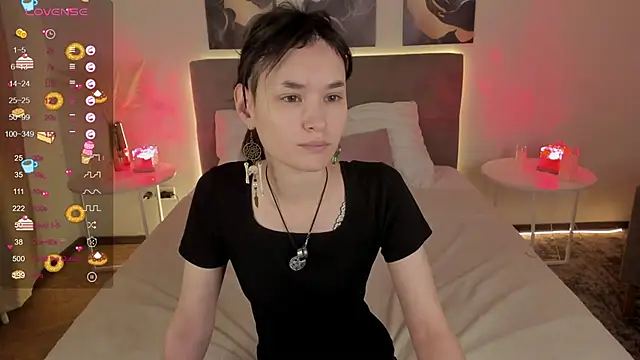 Emily Strikeee online show from 2, 12, 2025