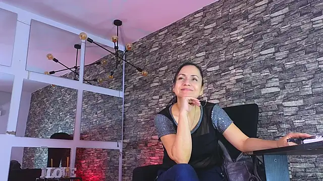 monicarousey online show from 17, 9, 2025