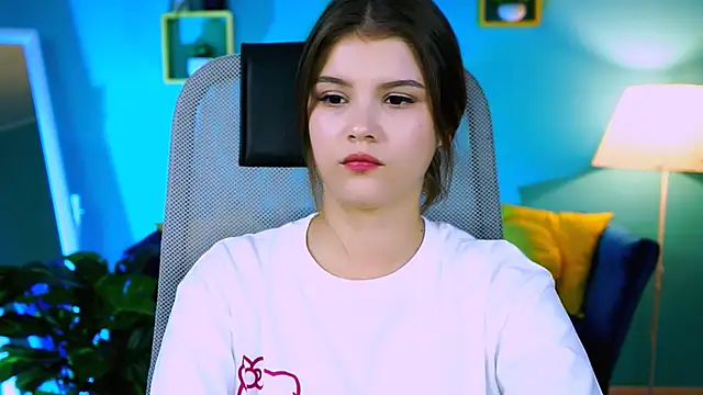 EvaThopson online show from 14, 10, 2025