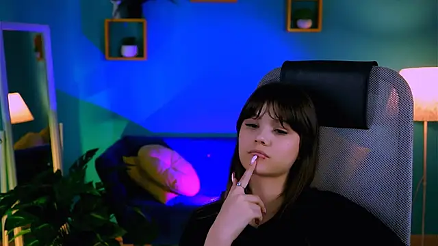 EvaThopson online show from 23, 4, 2026