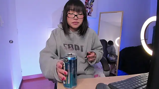 Snapshot of Escarlett_Wii chatting on 31, 10, 2025 Escarlett Wii online show from 31, 10, 2025