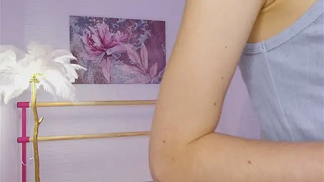 lylylovesyou online show from 2, 2, 2025
