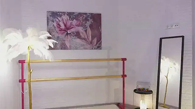 lylylovesyou online show from 1, 2, 2025