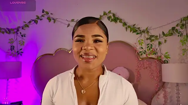 NahiaraReina online show from 18, 4, 2026